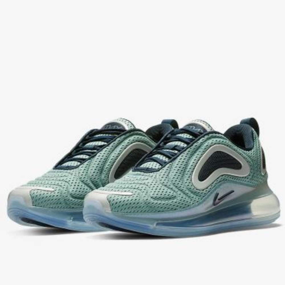 NIKE Women's Air Max 720 Navy / Silver